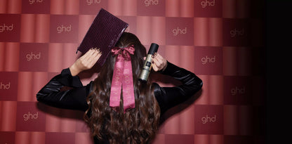 GHD - Coffret Noël Cherry Chic - Trousse de coiffage - Accessoires cheveux - Bordeaux